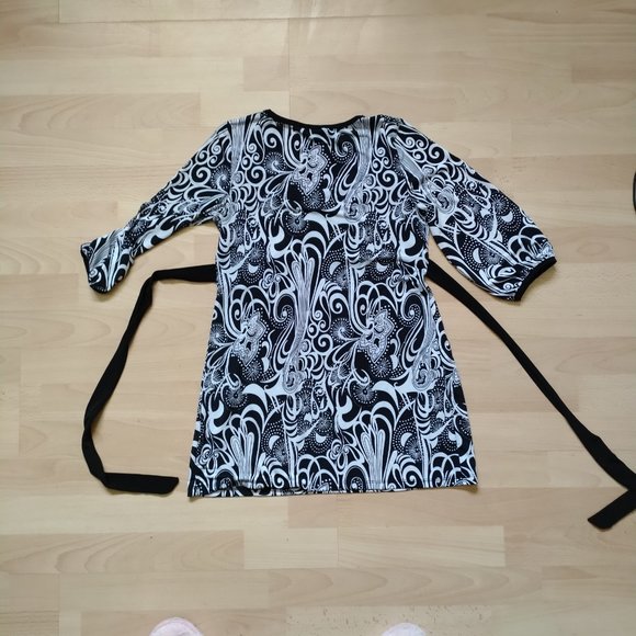 Reitmans Black and White Pattern Shirt - Size Small - Picture 9 of 10